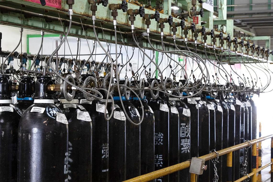 Cylinder manifold and filling control image used for process communication support.