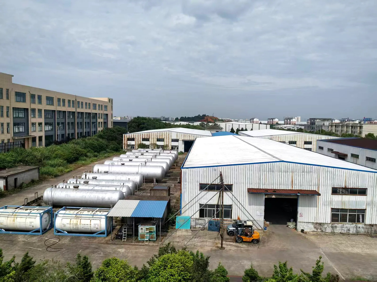 Actual production site overview used for VEXEON factory-direct supply presentation.